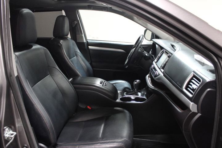 Used 2015 Toyota Highlander XLE image 26