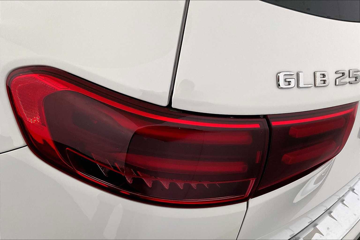 New 2025 Mercedes-Benz GLB 250 4MATIC image 6