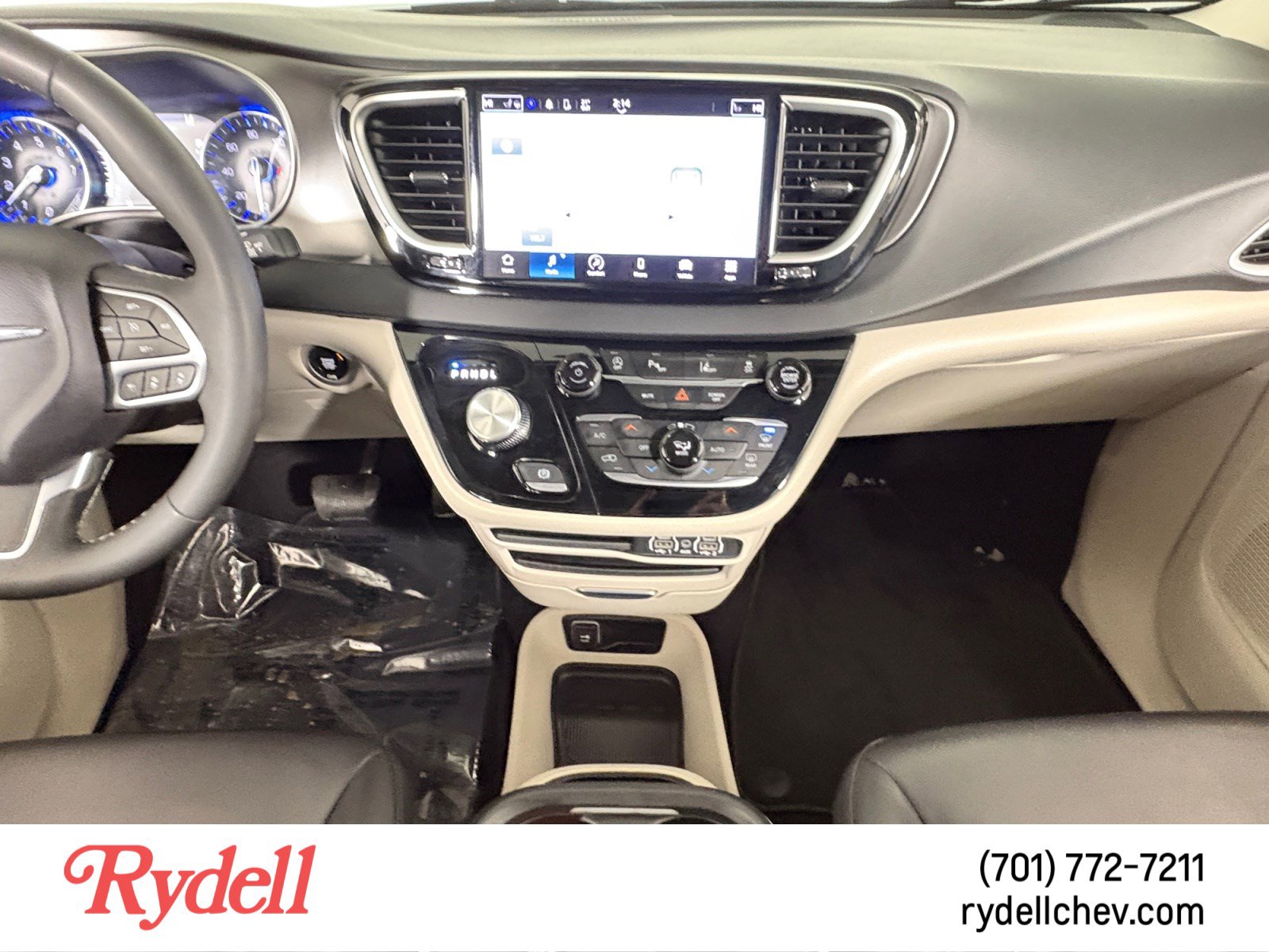 Used 2023 Chrysler Pacifica Touring-L FWD image 15