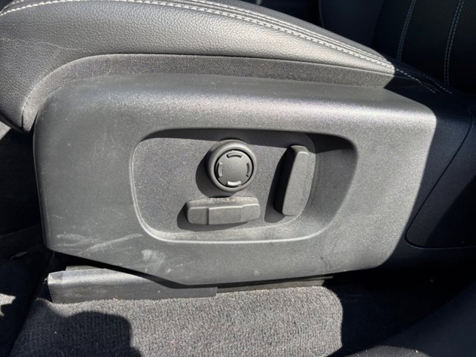 Certified 2021 Land Rover Range Rover Velar S image 11