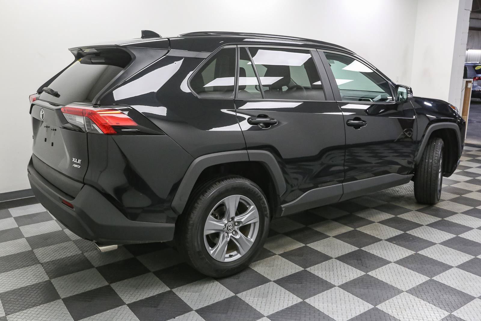 Used 2025 Toyota RAV4 XLE AWD/4WD image 8