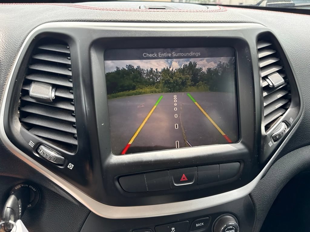 Used 2015 Jeep Cherokee Trailhawk AWD/4WD image 30