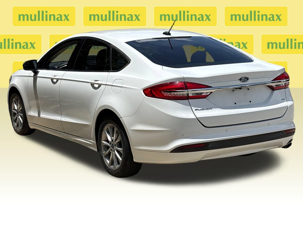 Used 2017 Ford Fusion SE w/ Fusion SE Technology Package FWD image 9