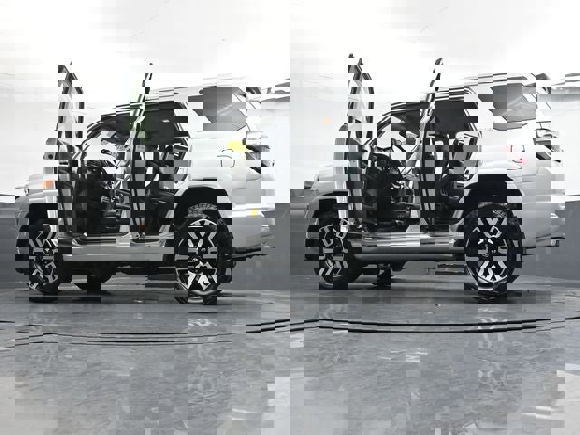 Used 2016 Toyota 4Runner Limited image 39