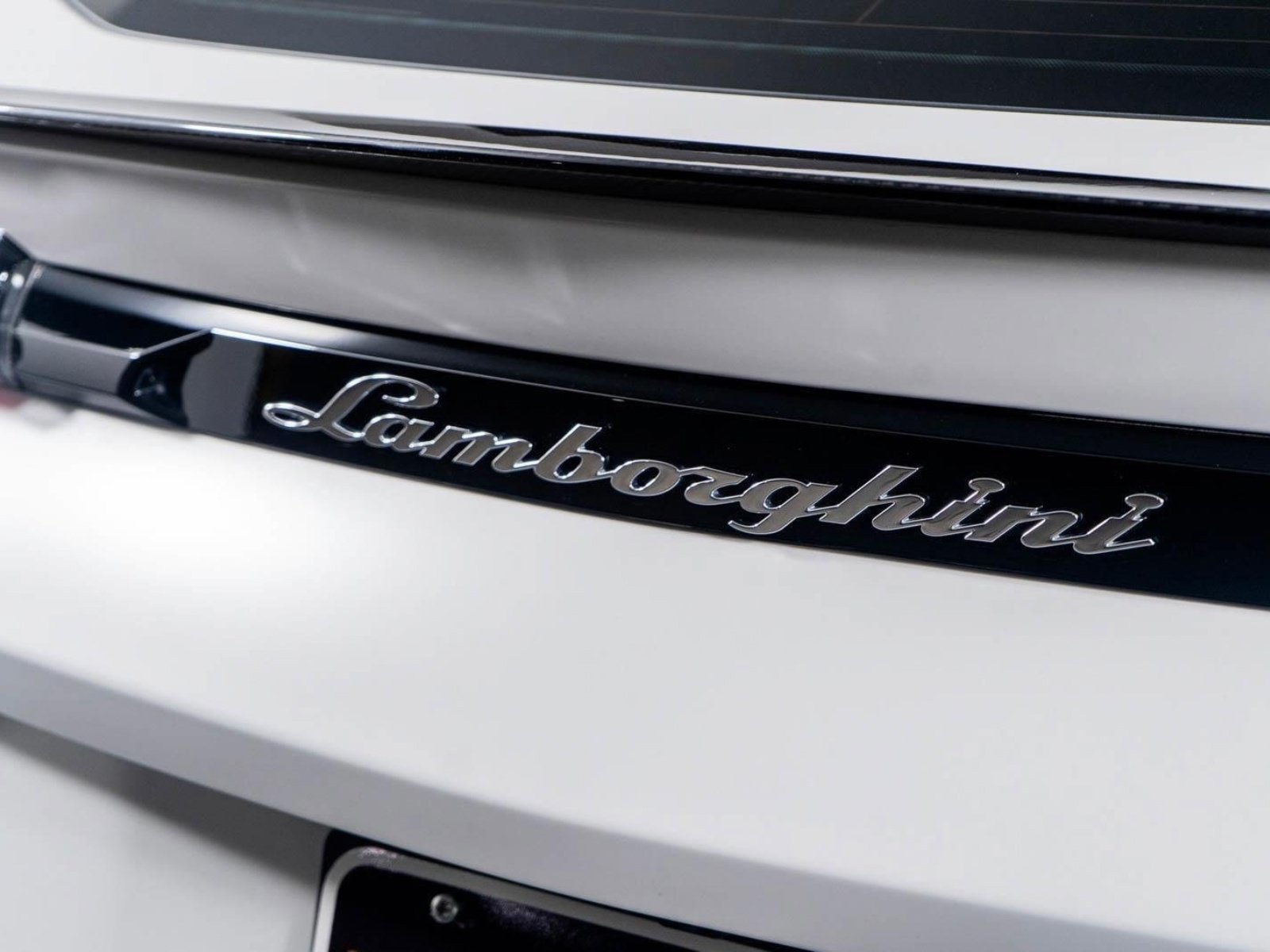 Used 2023 Lamborghini Urus Performante AWD/4WD image 30