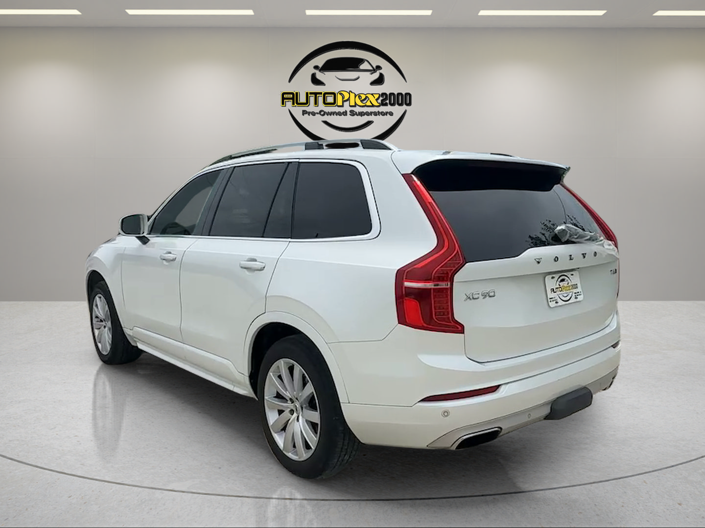 Used 2017 Volvo XC90 T6 Momentum w/ Vision Package AWD/4WD image 5