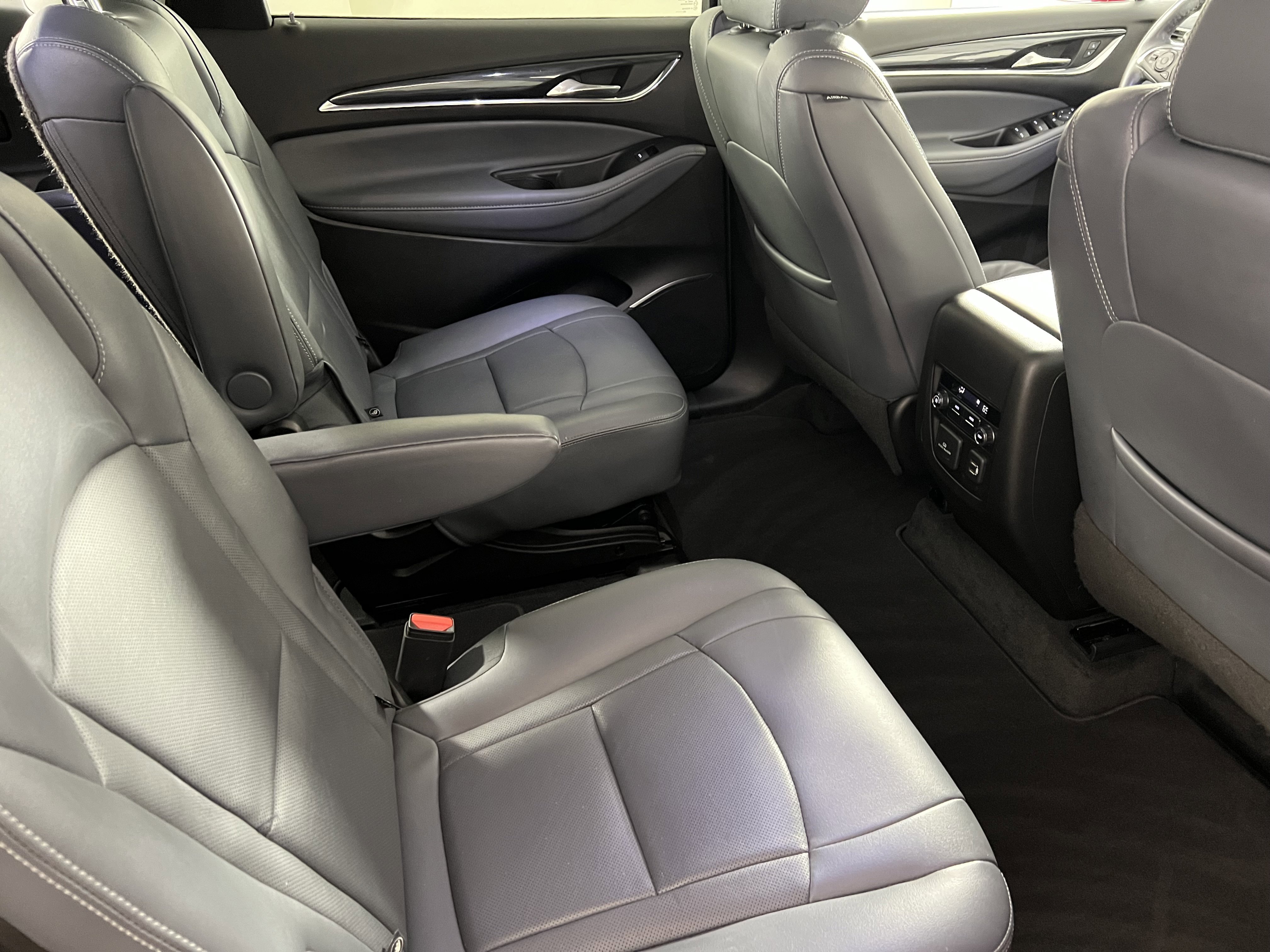 Used 2020 Buick Enclave Essence w/ Sport Touring Edition image 25