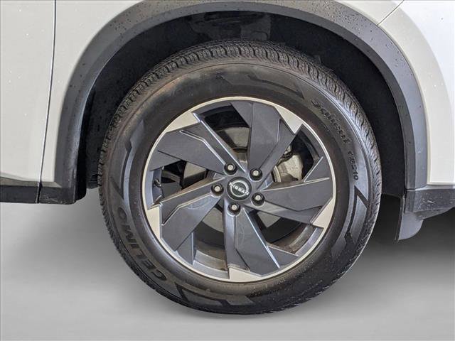 Used 2024 Nissan Rogue SV image 23