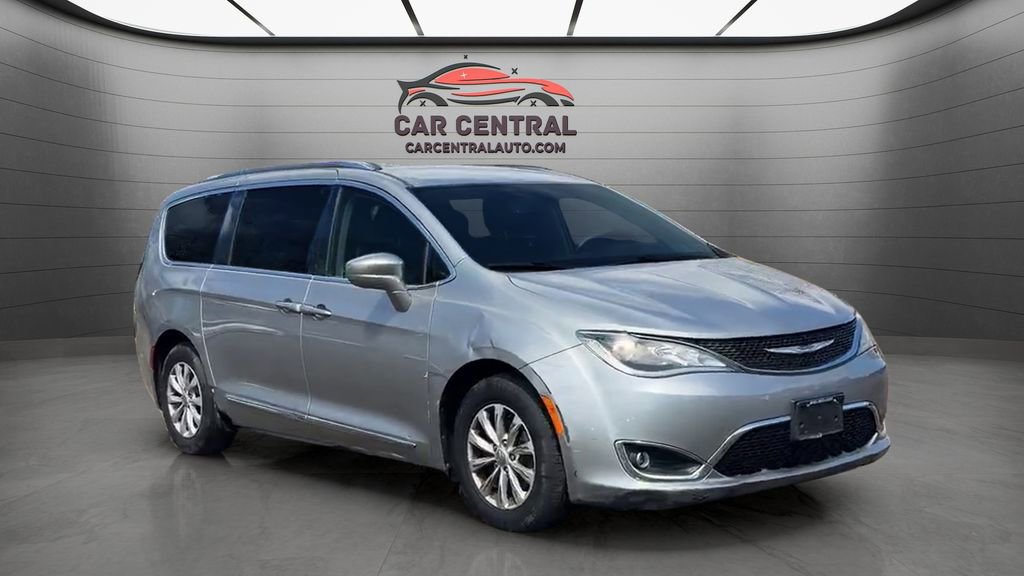 Used 2019 Chrysler Pacifica Touring-L FWD image 7