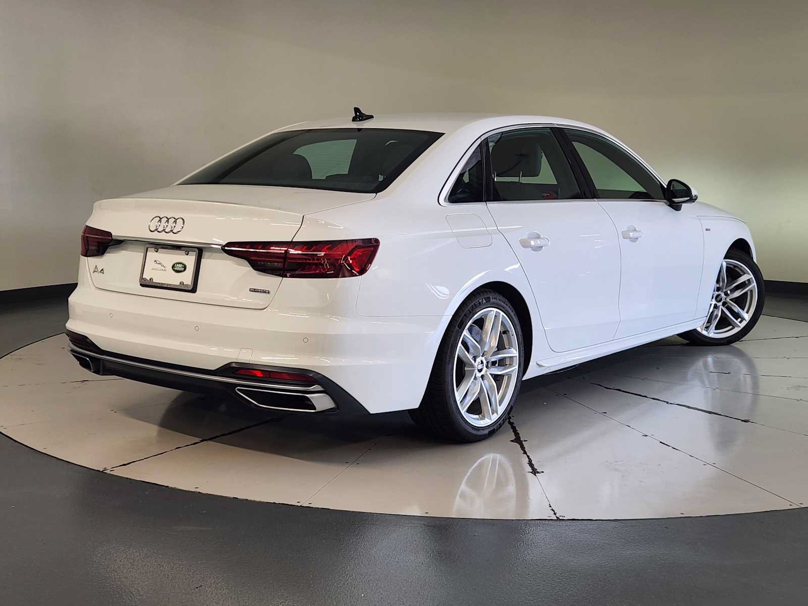 Used 2024 Audi A4 2.0T Premium Plus AWD/4WD image 2
