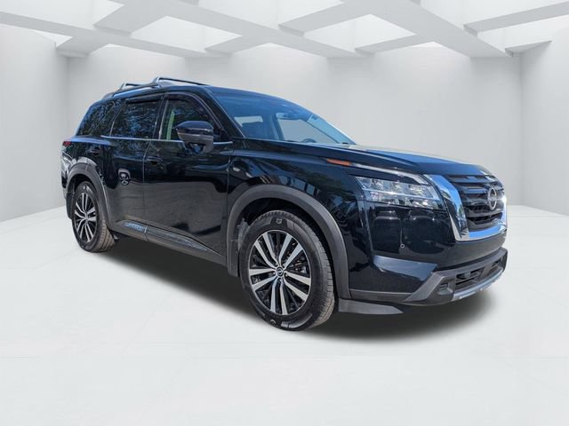 Used 2024 Nissan Pathfinder Platinum FWD image 2