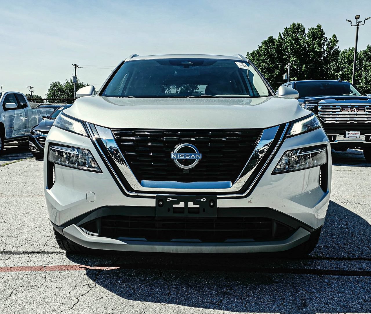 Used 2023 Nissan Rogue SV w/ SV Premium Package AWD/4WD image 2