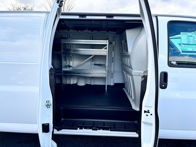 New 2026 GMC Savana 3500 w/ Driver Convenience Package RWD image 21