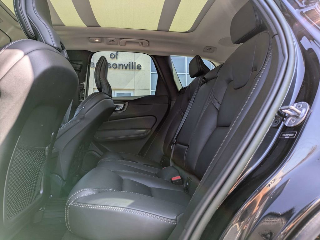 Used 2023 Volvo XC60 B5 Ultimate w/ Climate Package image 16