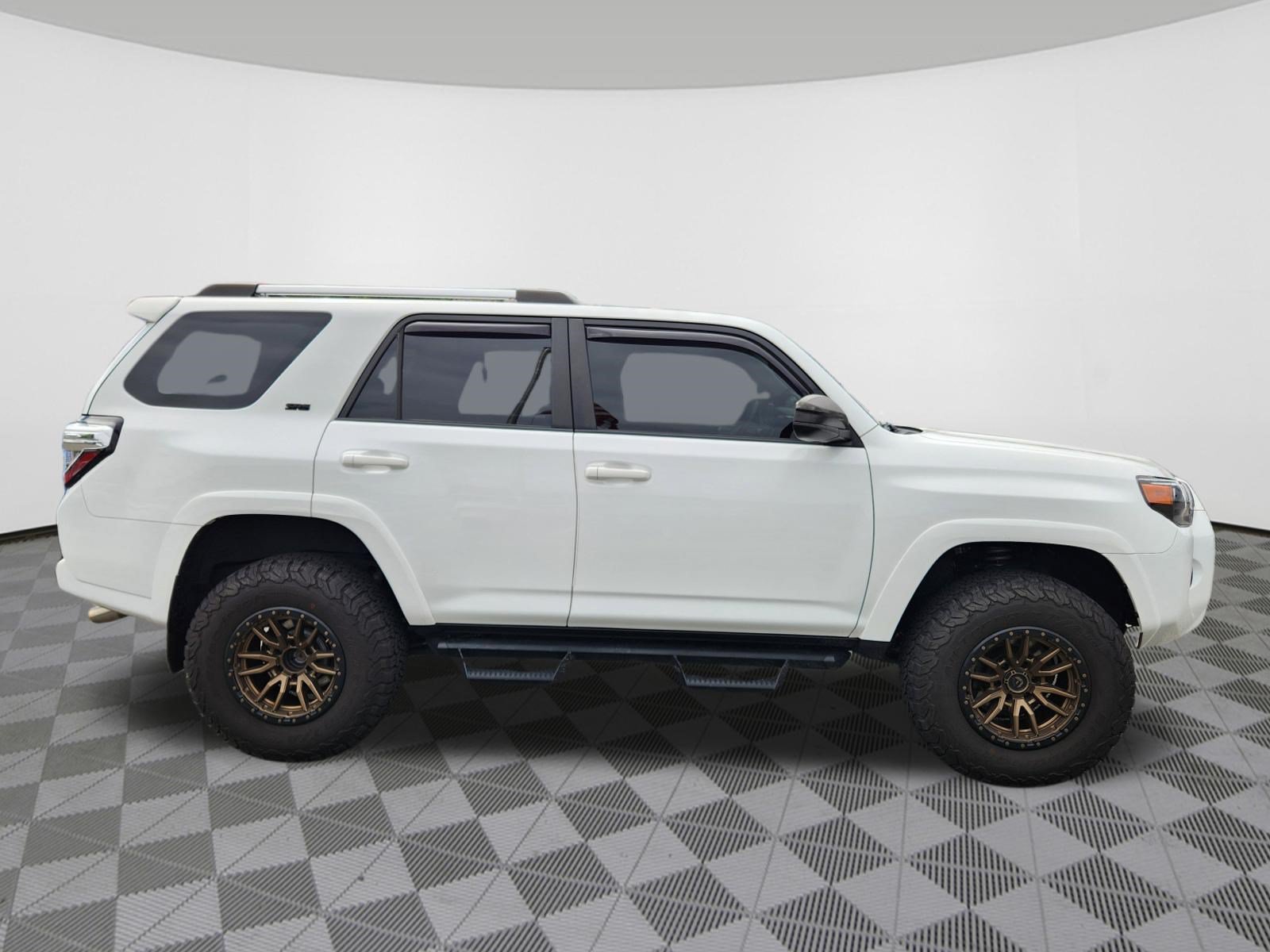 Used 2022 Toyota 4Runner SR5 AWD/4WD image 6