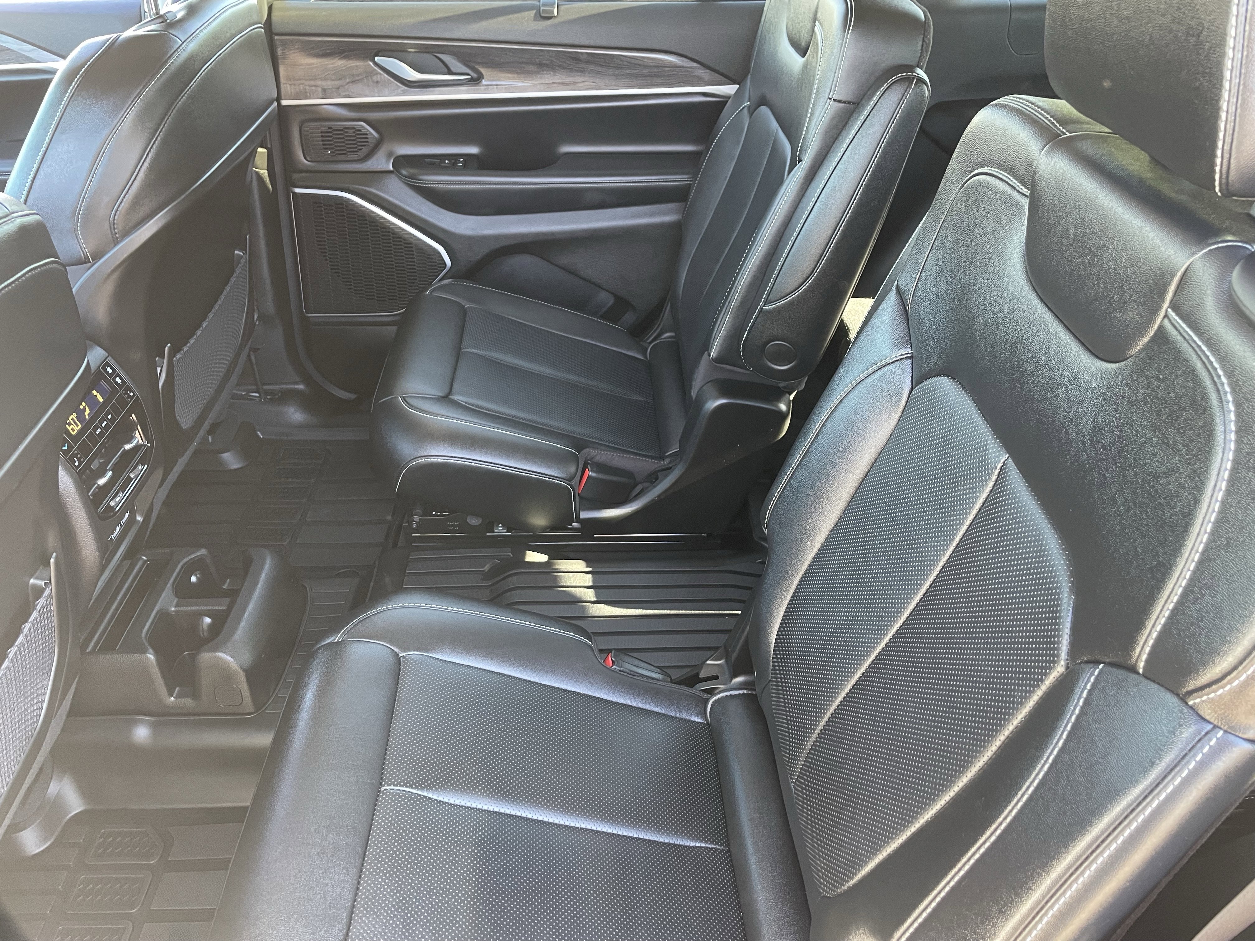 Certified 2022 Jeep Grand Cherokee L Limited w/ Luxury Tech Group II image 16