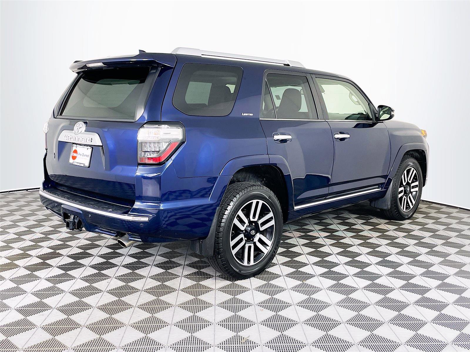 Used 2022 Toyota 4Runner Limited image 9