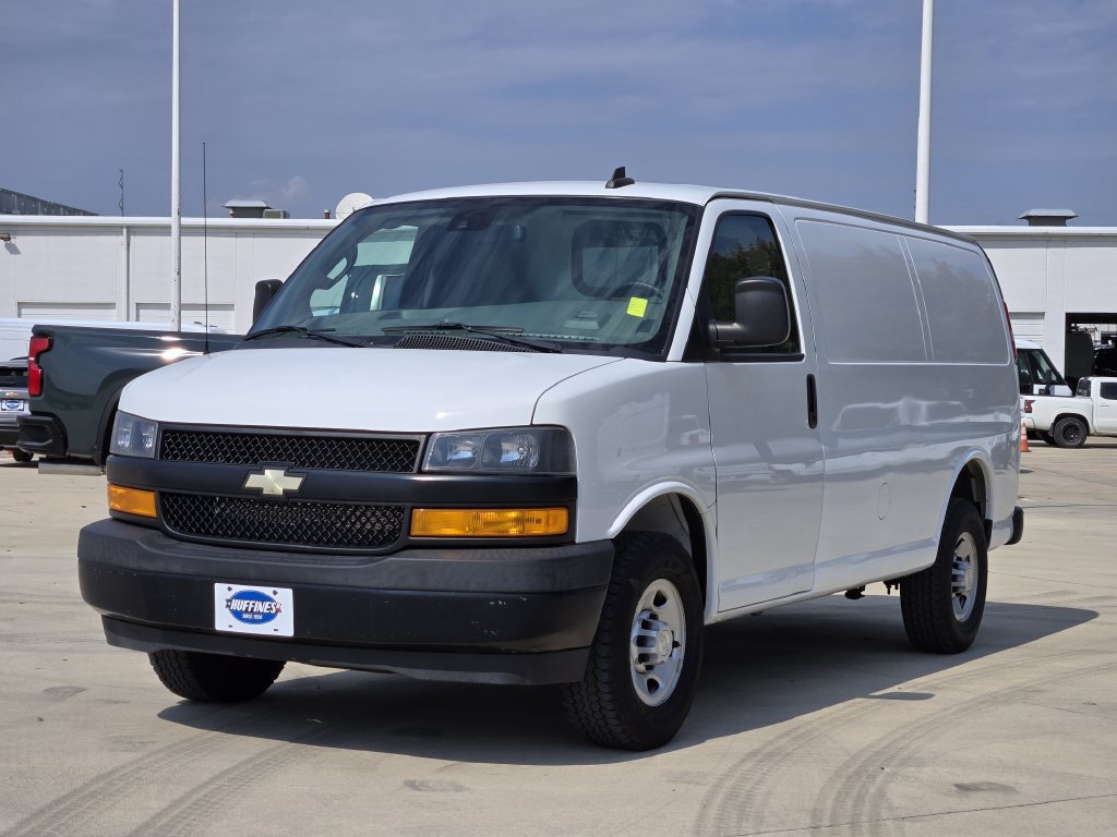 Used 2019 Chevrolet Express 2500 RWD image 3