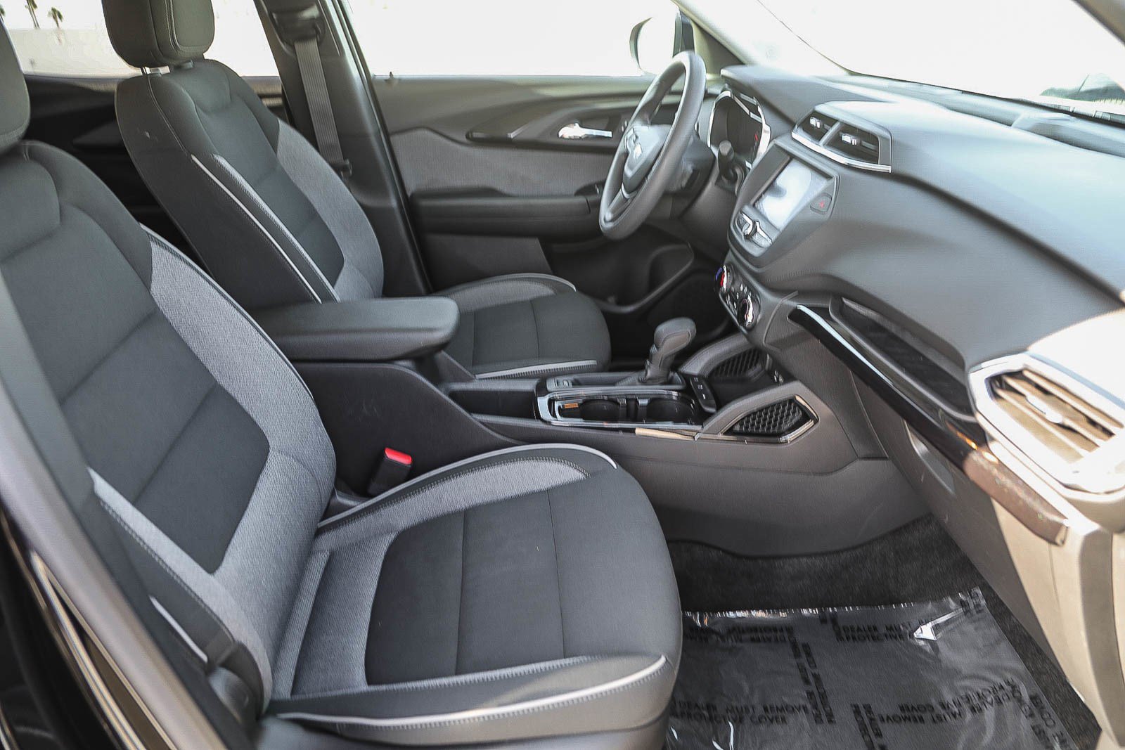 Used 2023 Chevrolet TrailBlazer LT FWD image 16