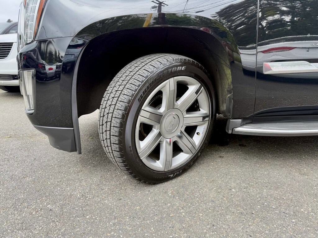 Used 2016 Cadillac Escalade Luxury image 32