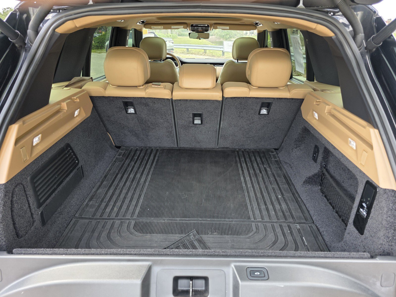 Used 2023 Land Rover Range Rover SE AWD/4WD image 17