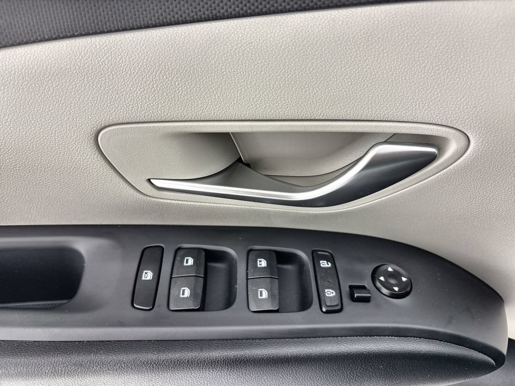 Used 2024 Hyundai Tucson SE FWD image 15