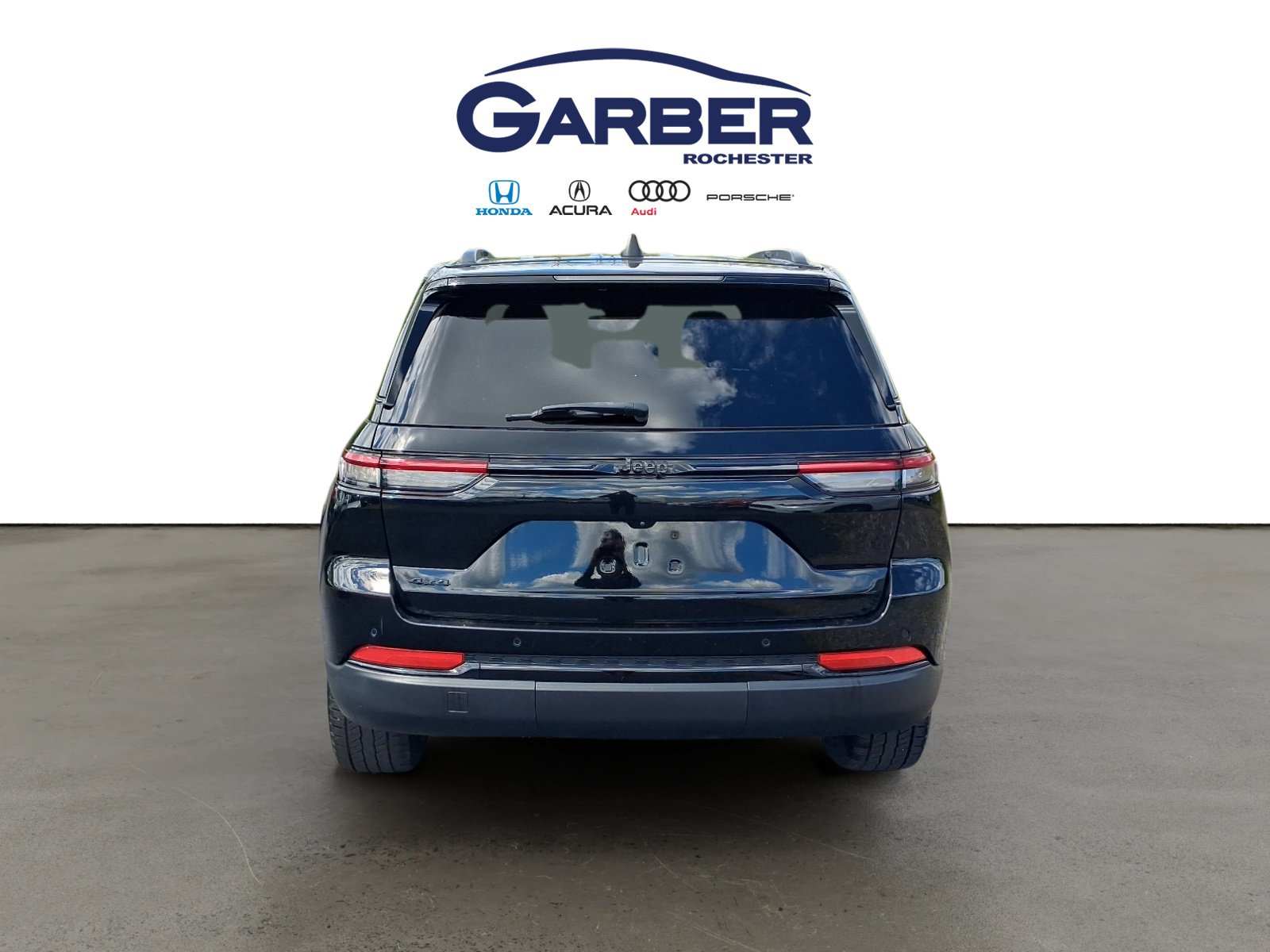 Used 2023 Jeep Grand Cherokee Altitude AWD/4WD image 11