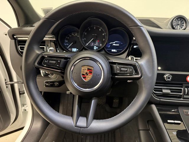 Certified 2025 Porsche Macan AWD/4WD image 15