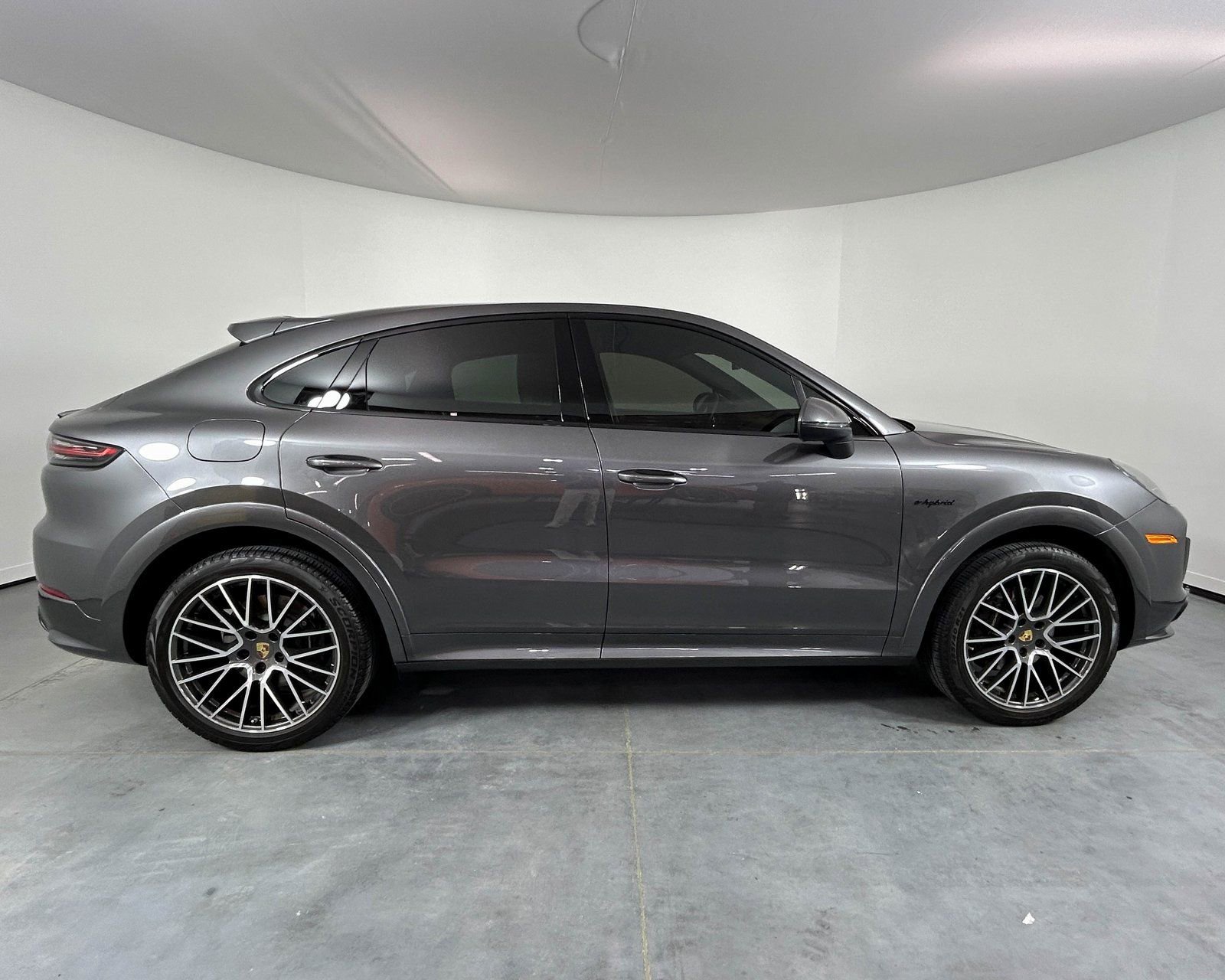 Used 2023 Porsche Cayenne Coupe image 8
