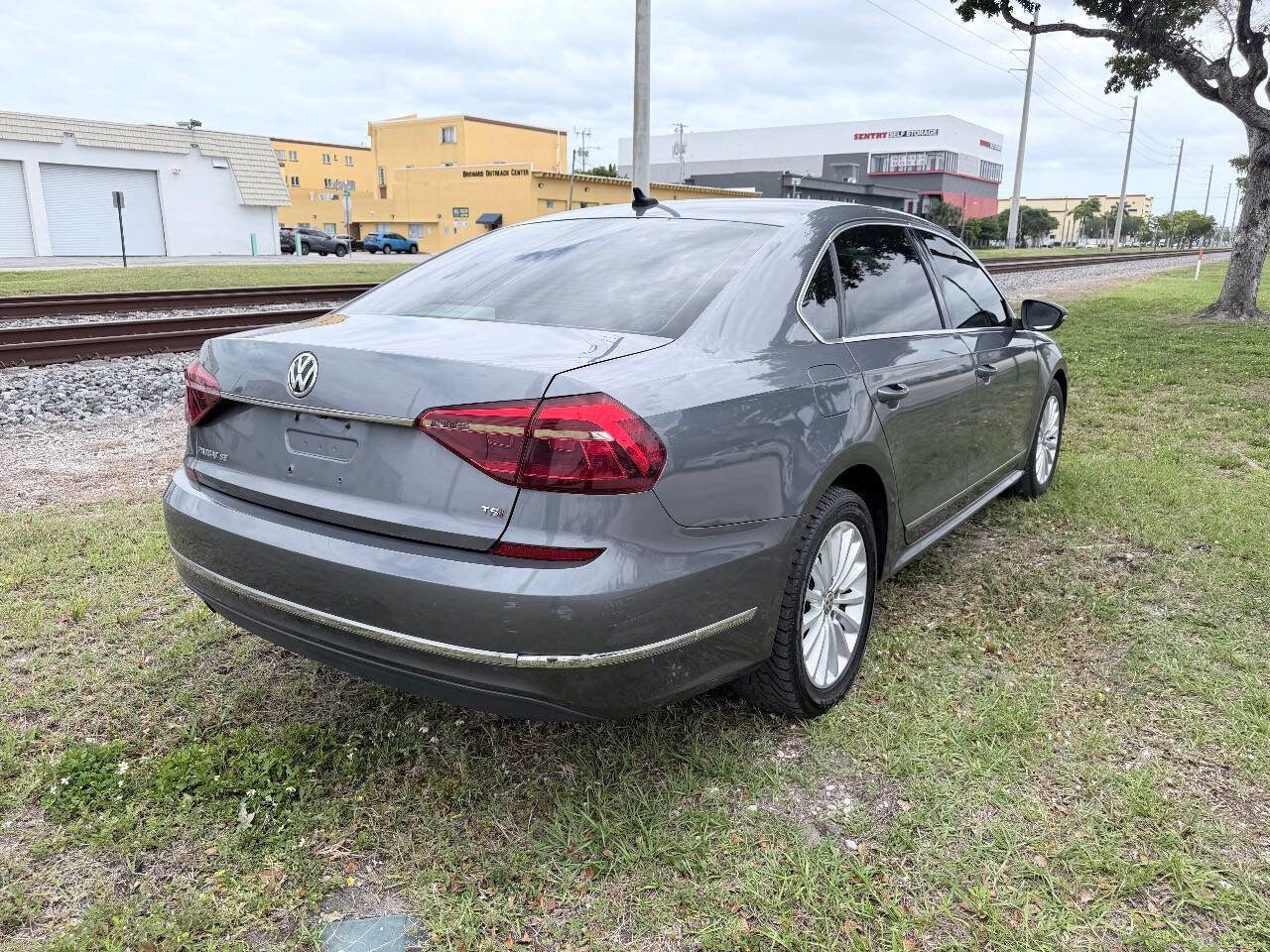 Used 2017 Volkswagen Passat 1.8T SE FWD image 9