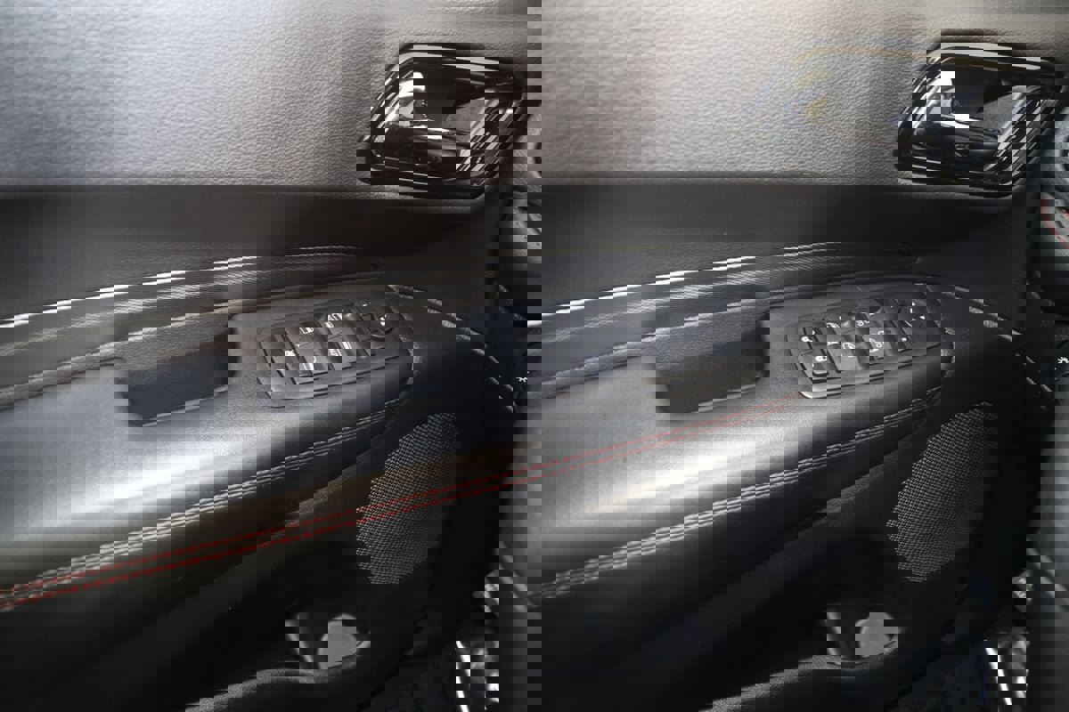 Used 2025 Dodge Durango GT image 33