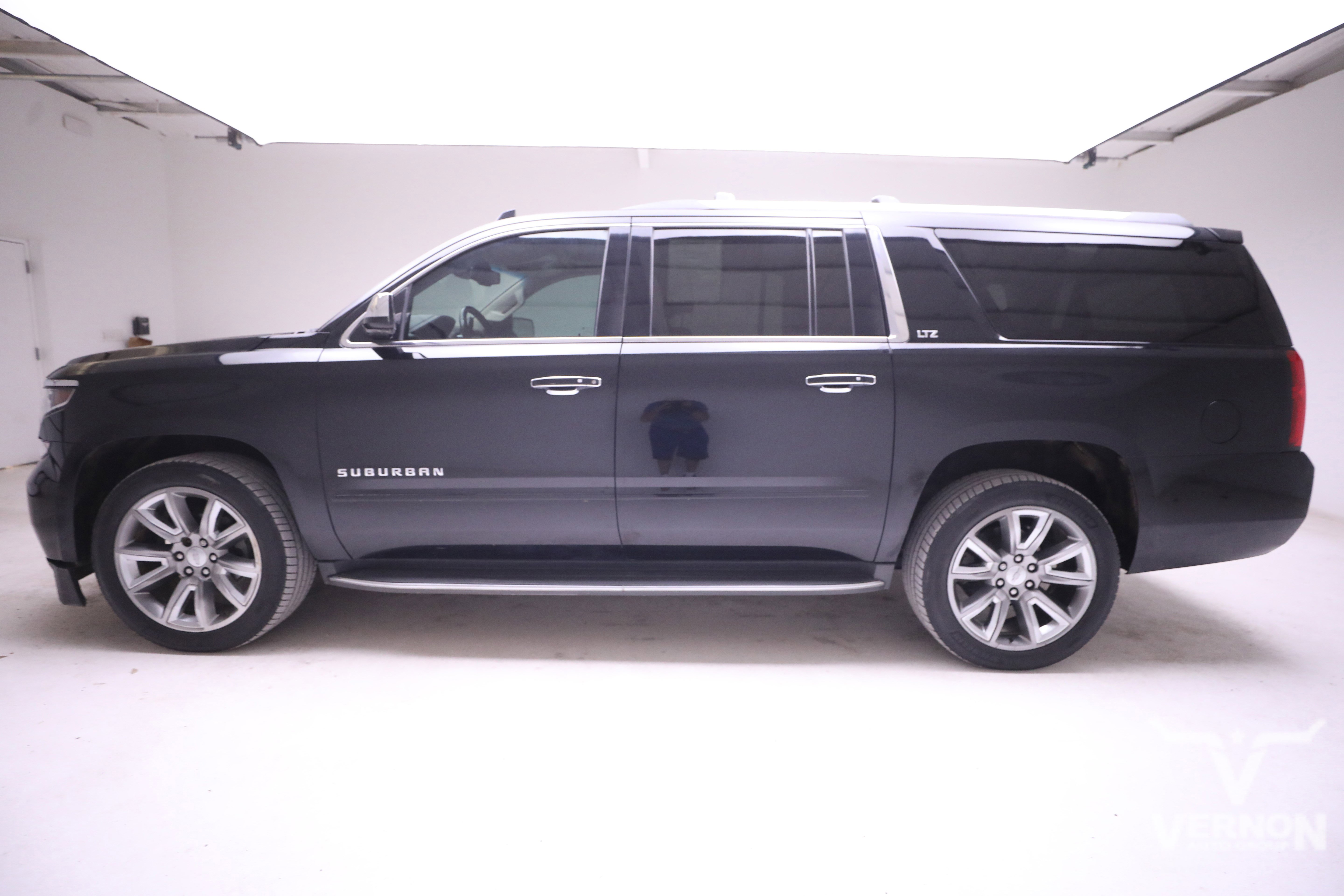 Used 2016 Chevrolet Suburban LTZ image 2