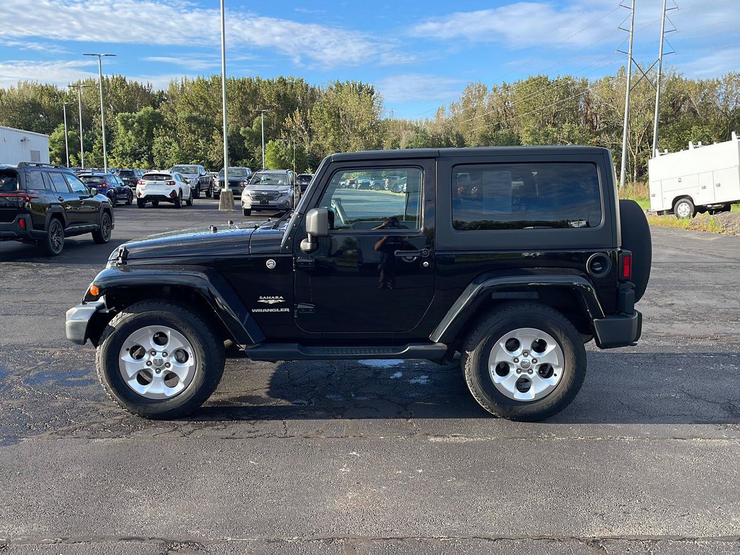 Used 2015 Jeep Wrangler Sahara w/ Connectivity Group AWD/4WD image 2