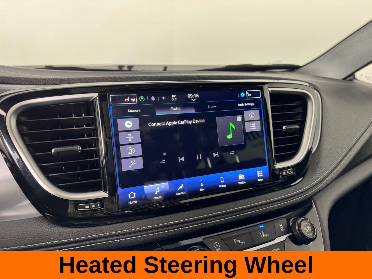 Used 2025 Chrysler Pacifica Limited image 15