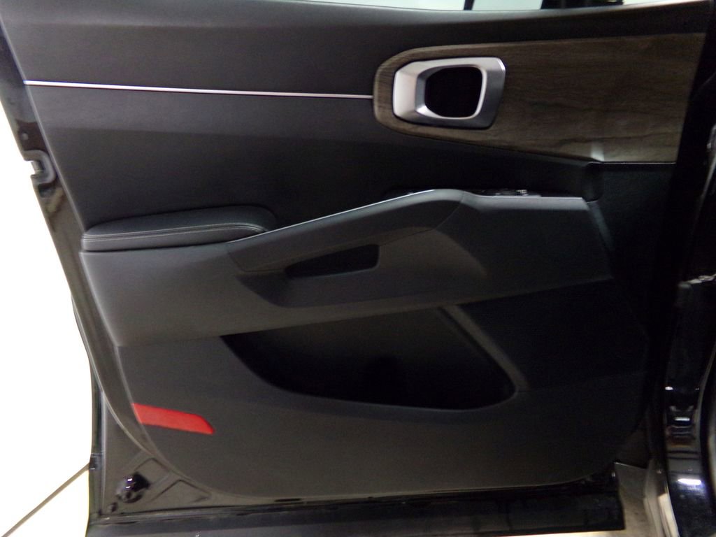 Used 2023 Kia Sorento S w/ Panoramic Sunroof Package image 16