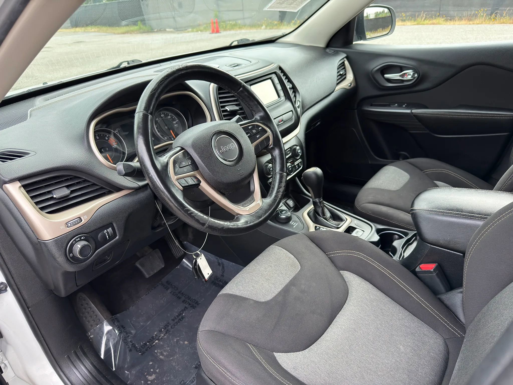 Used 2016 Jeep Cherokee Sport w/ Cold Weather Group AWD/4WD image 17