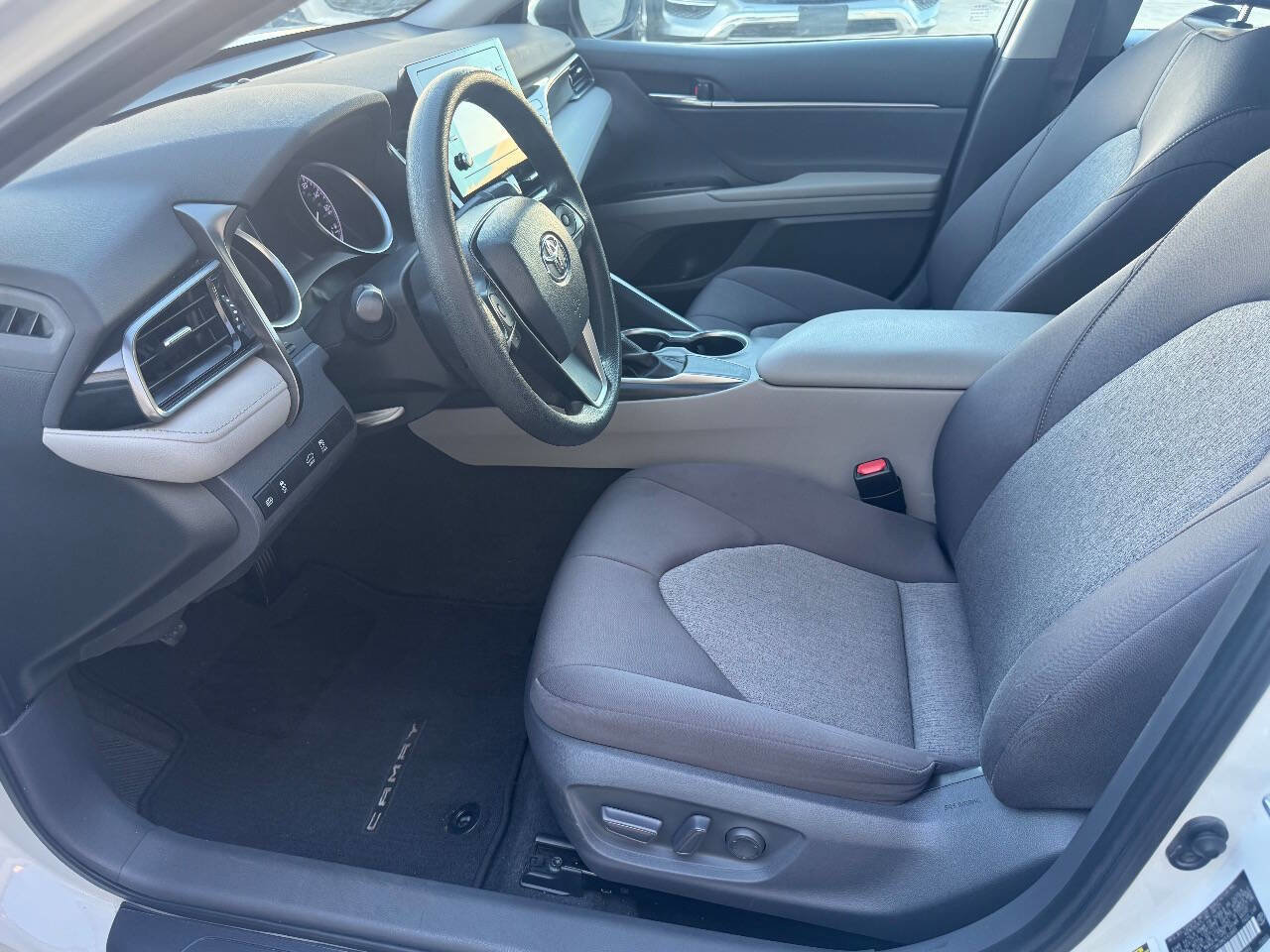 Used 2021 Toyota Camry LE FWD image 21