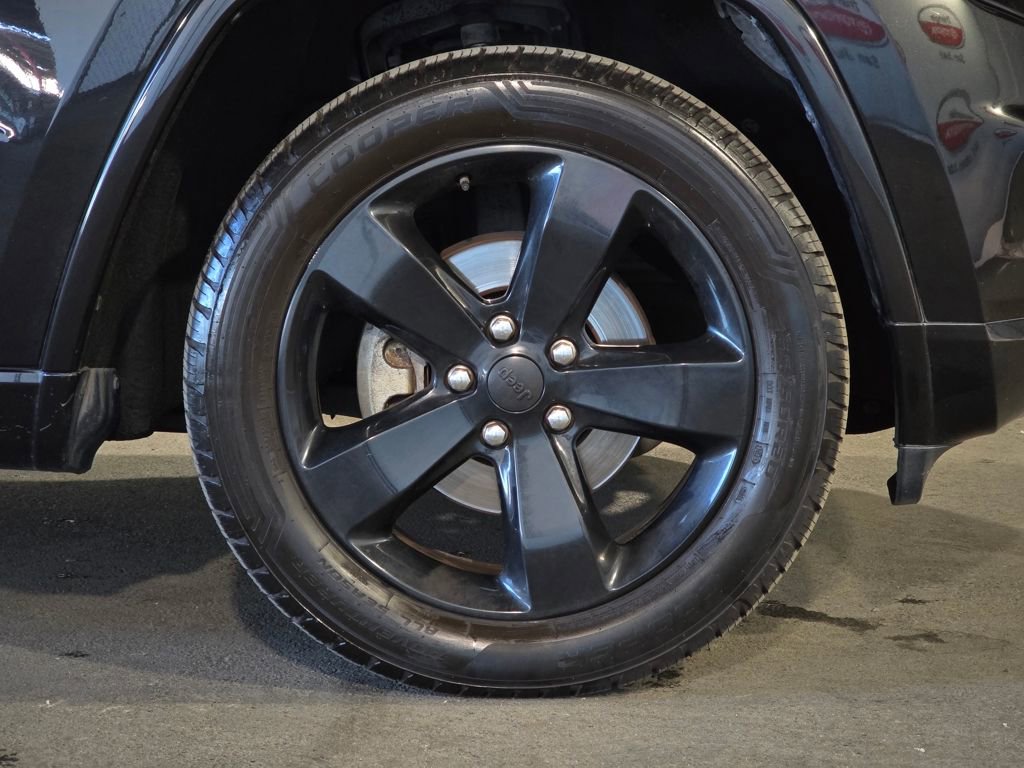 Used 2015 Jeep Grand Cherokee Altitude RWD image 4