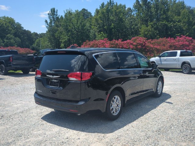New 2027 Chrysler Pacifica LX FWD image 5