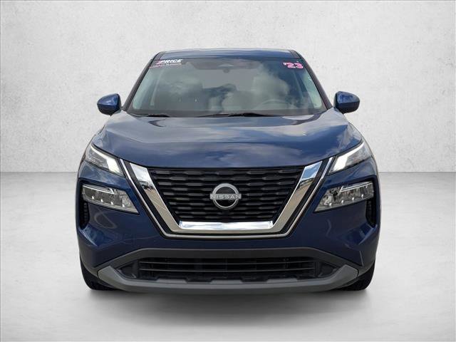 Used 2023 Nissan Rogue SV image 2
