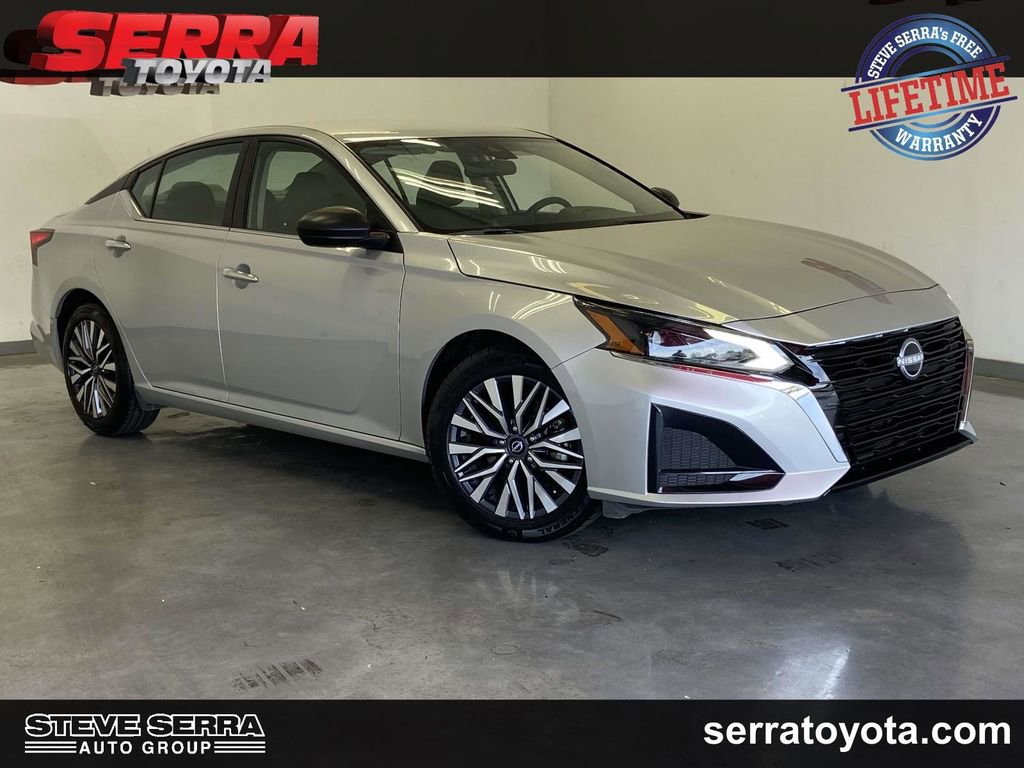 Used 2024 Nissan Altima 2.5 SV FWD image 1