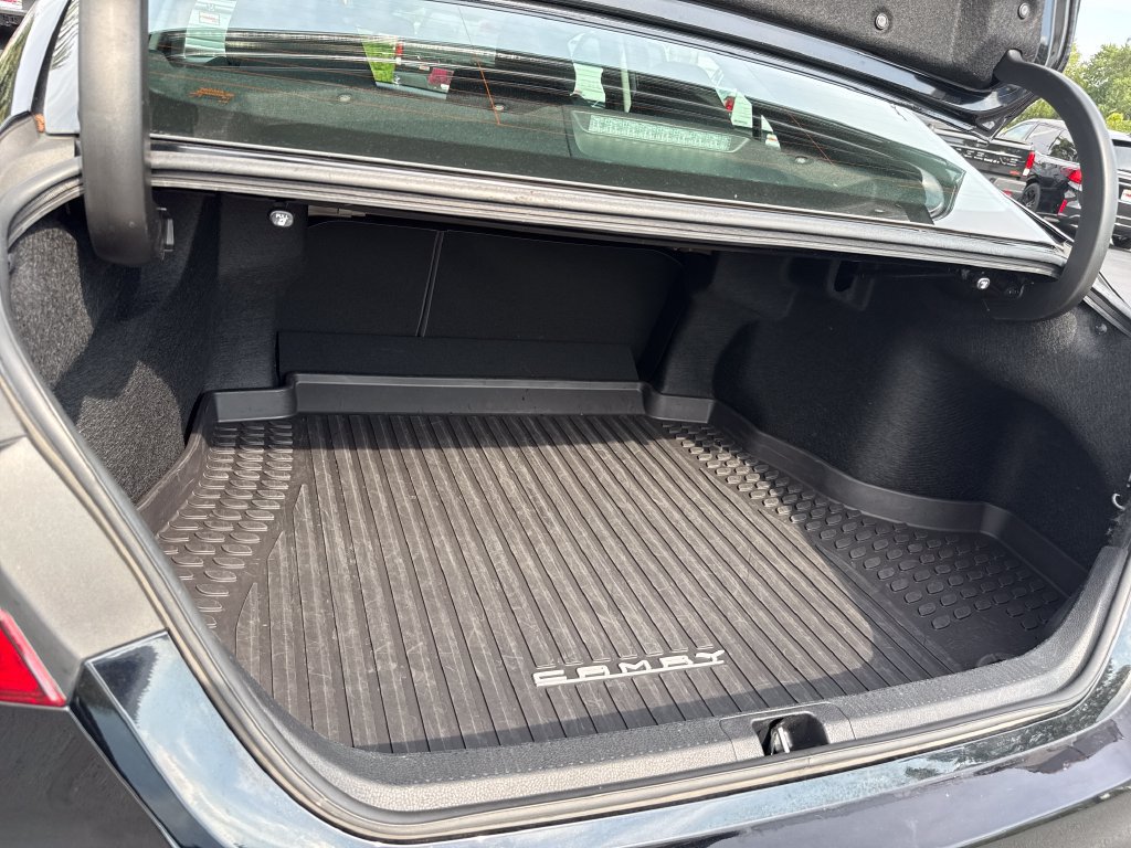 Used 2018 Toyota Camry LE FWD image 37