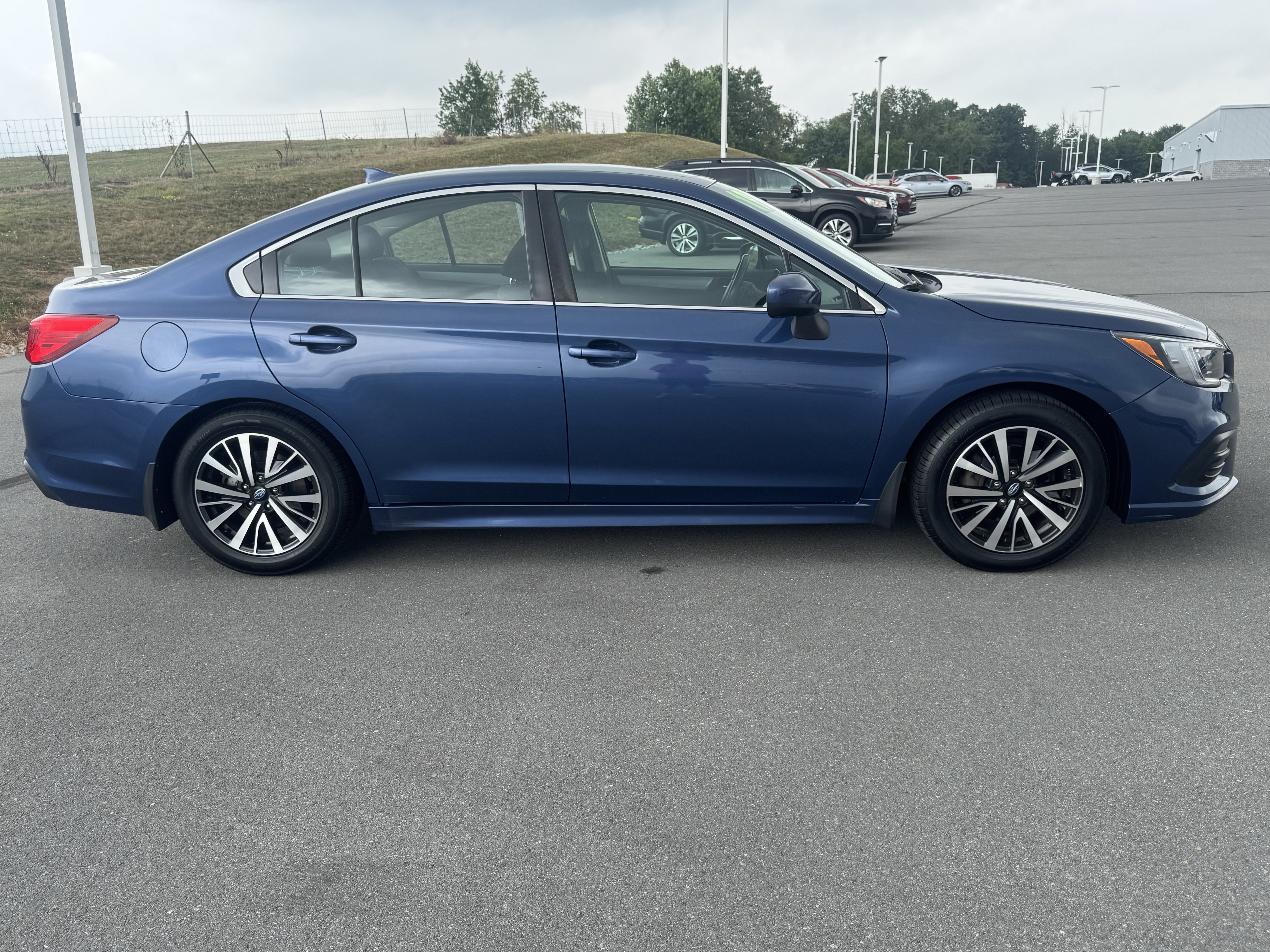 Used 2019 Subaru Legacy 2.5i Premium AWD/4WD image 2