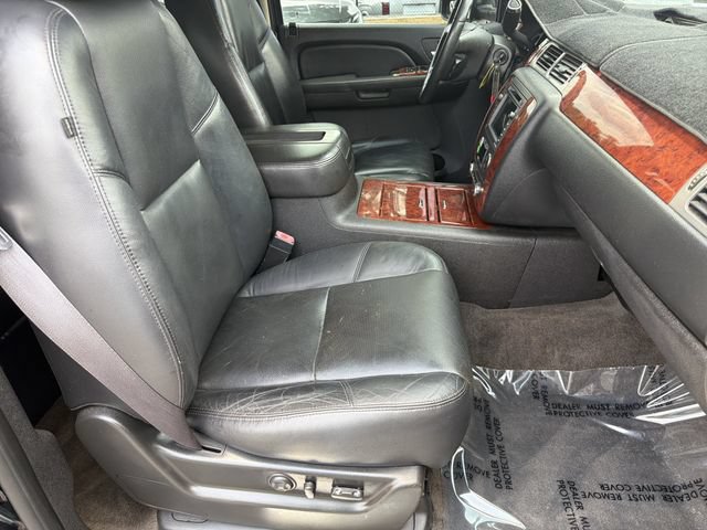Used 2011 Chevrolet Suburban LTZ RWD image 13