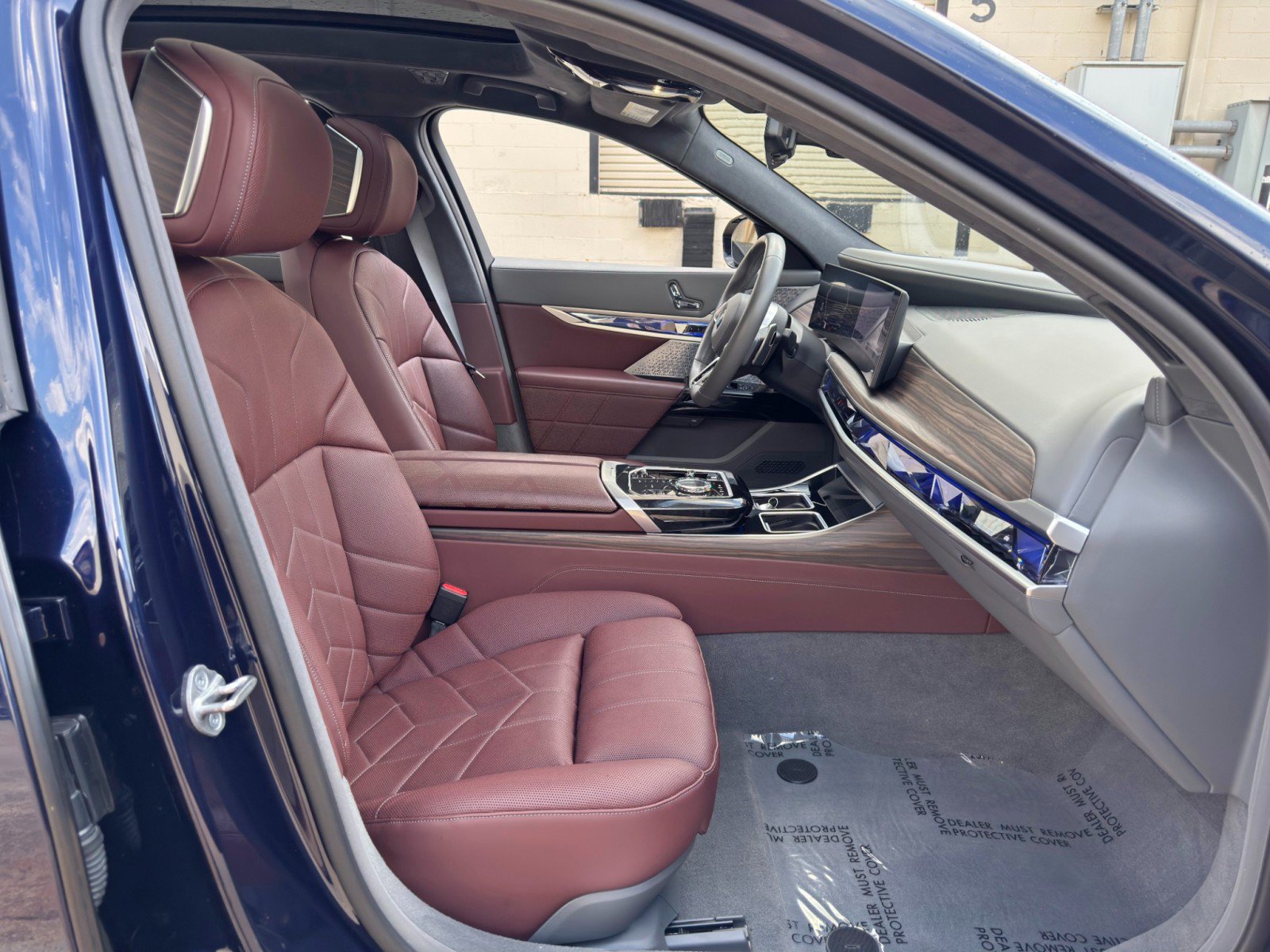 Used 2023 BMW 760i xDrive AWD/4WD image 16