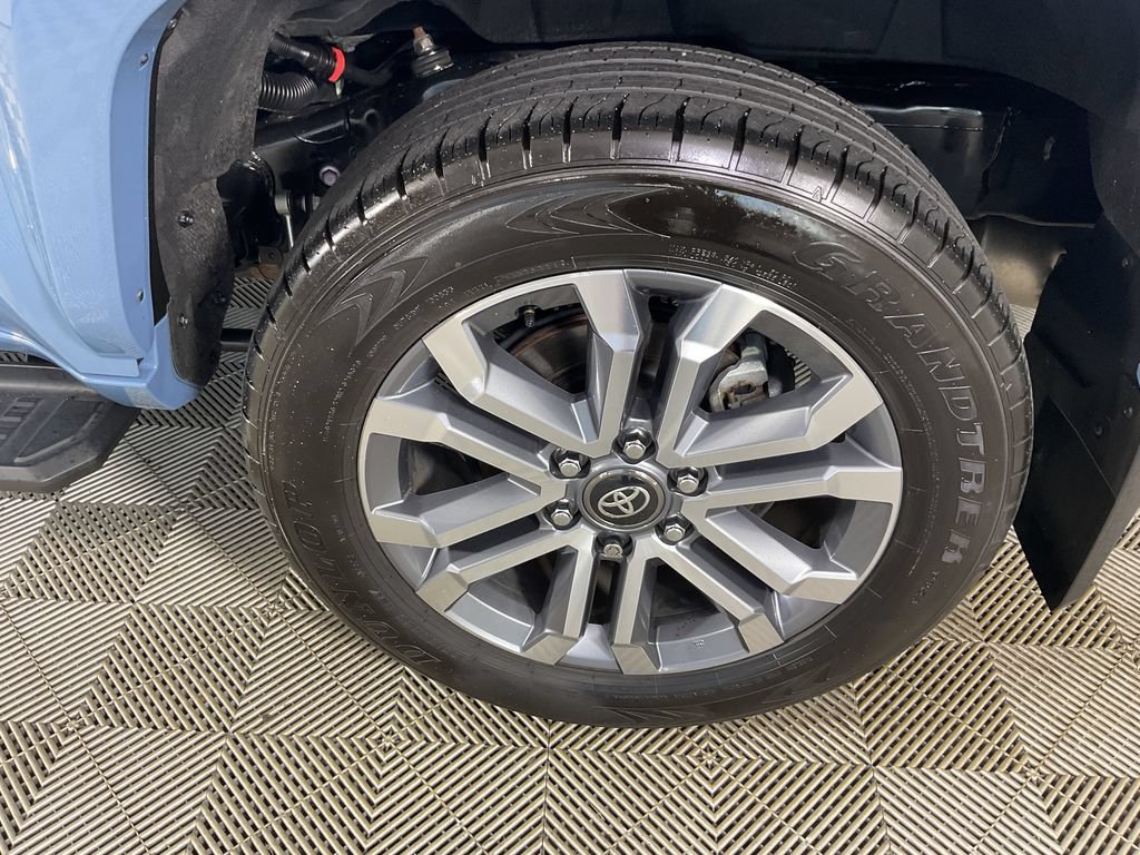 Used 2025 Toyota 4Runner Limited AWD/4WD image 6
