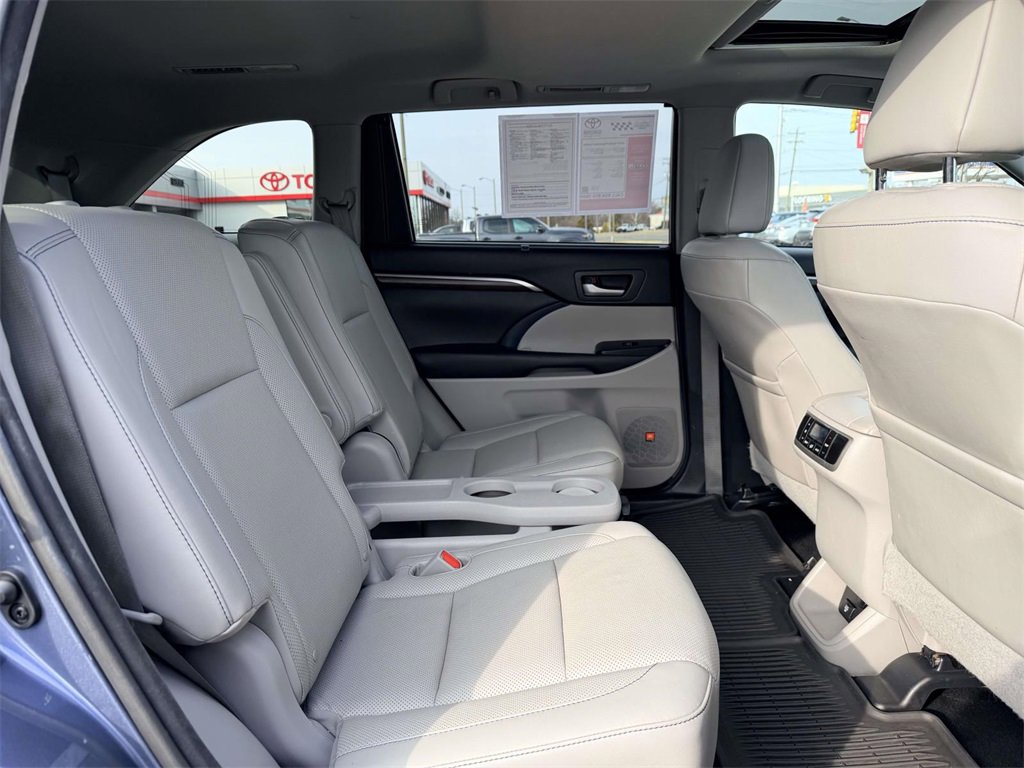 Used 2015 Toyota Highlander Limited image 14