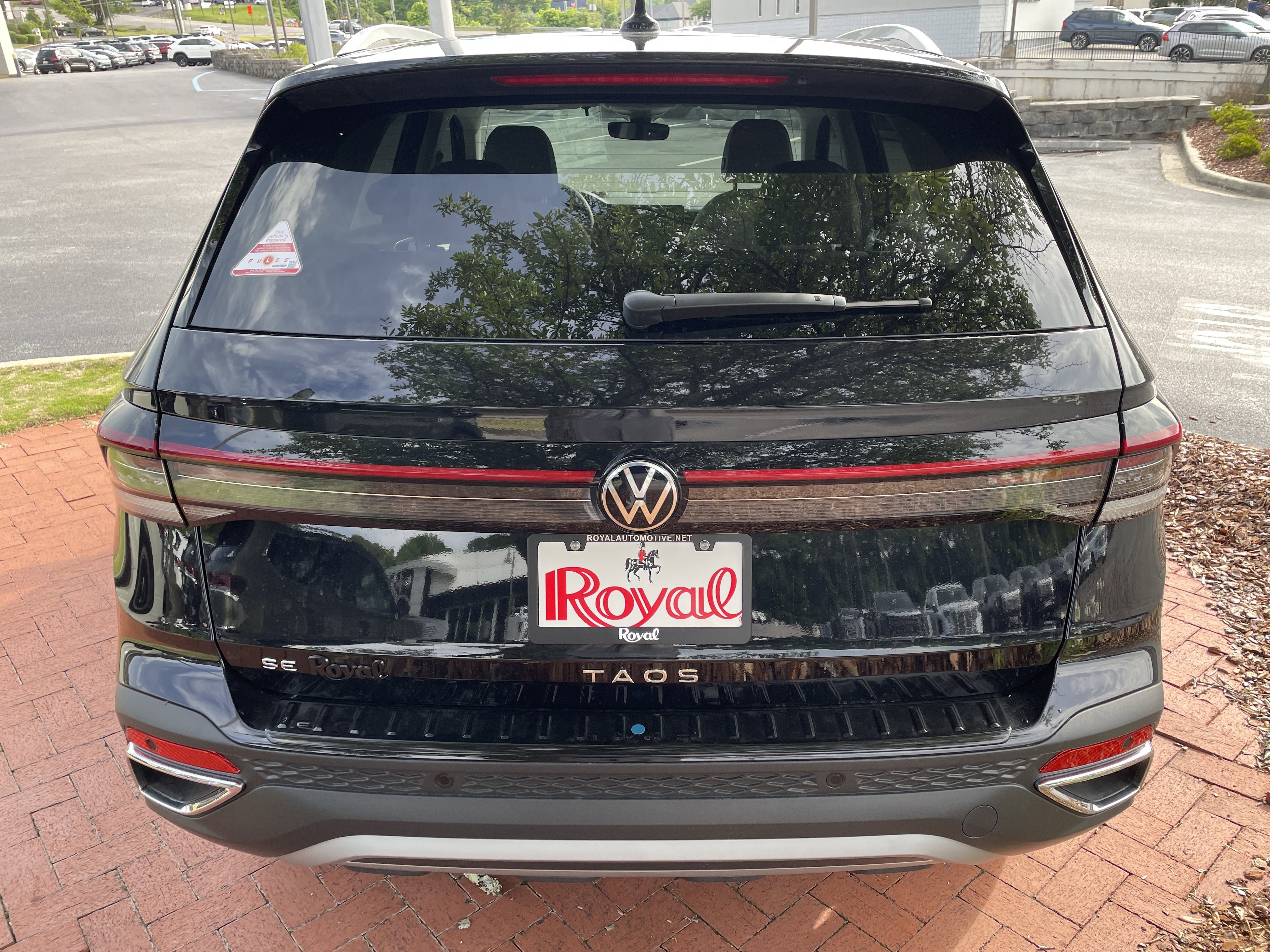 New 2026 Volkswagen Taos SE FWD image 5