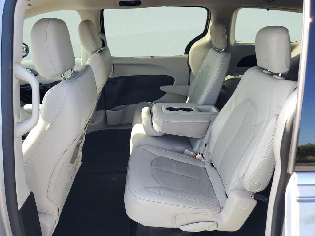 Used 2021 Chrysler Pacifica Touring-L FWD image 10