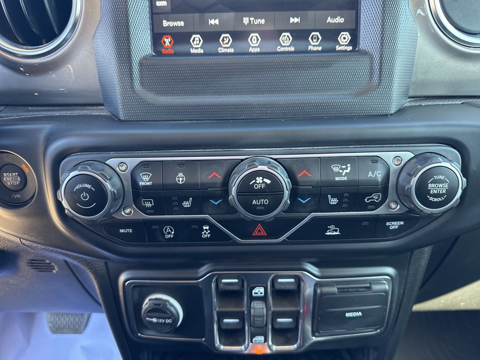 Used 2021 Jeep Gladiator Overland w/ Cold Weather Group AWD/4WD image 16